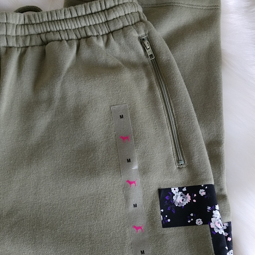 Size S🌺PINK VS OPEN LEG TRACK PANT - Picture 2 of 7